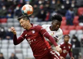 Bundesliga : Γκέλα για Μπάγερν, εμφατικό διπλό για Άιντραχτ