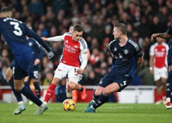 Μάντσεστερ Γιουνάιτεντ – Άρσεναλ : «Λαβωμένοι» αλλά ικανοί για το διπλό οι «κανονιέρηδες»